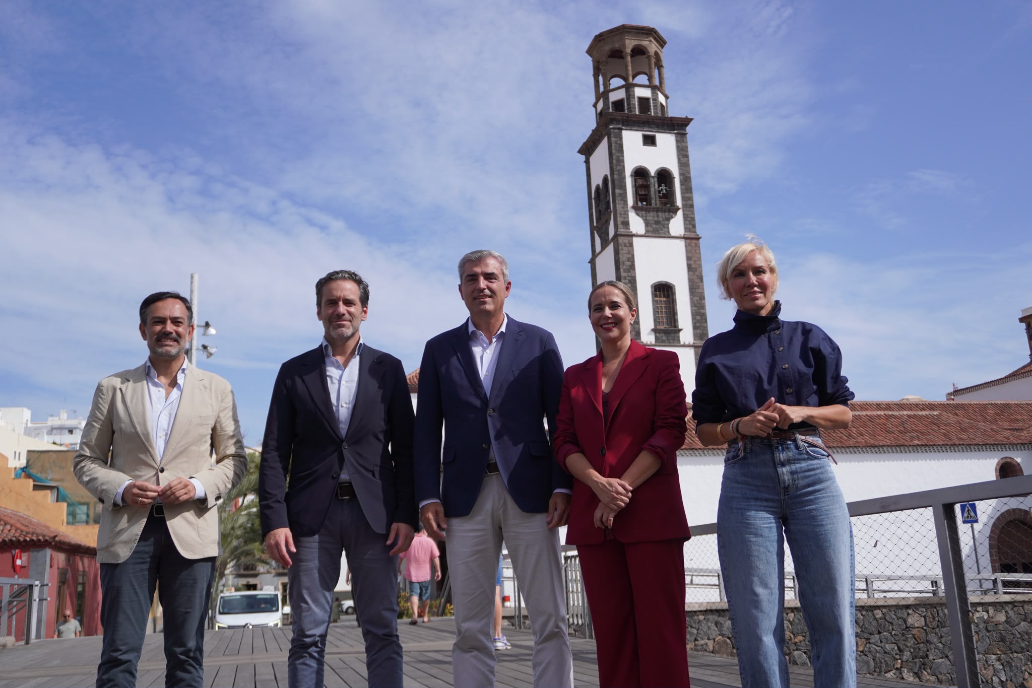 PP Canarias Prensa Archivos adjuntos13:00 (hace 10 minutos) para Parece que este mensaje está en inglés El PP garantiza un papel protagonista para Canarias si Feijóo gobierna y exige un cambio en la política migratoria